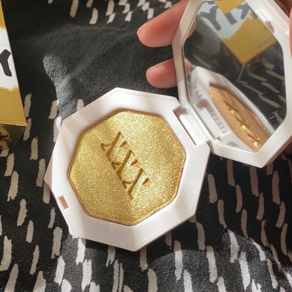 Fenty Beauty KillWatt Highlighter in Trophy Wife